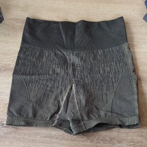 Lululemon Sculpt Short Camos Green Size 6